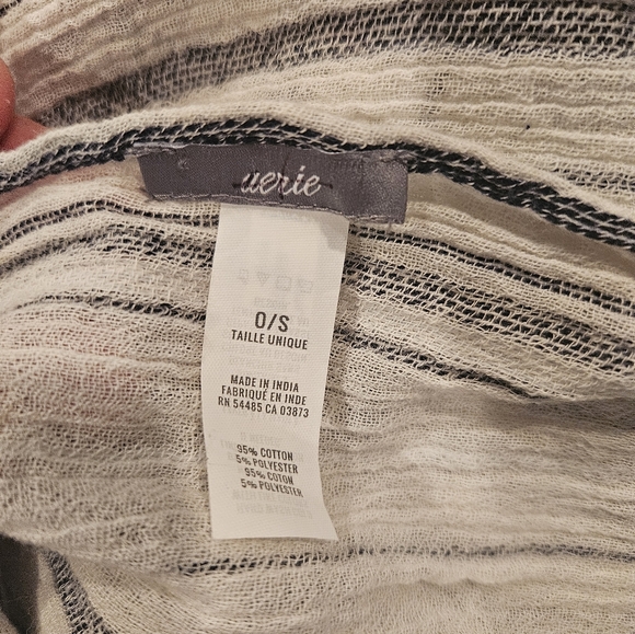 4 Beautiful scarves - Picture 4 of 15